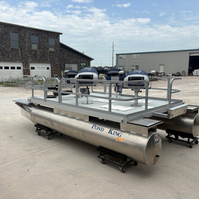 Under the deck are 2 below-deck tackle storage compartments and 1 below-deck battery storage compartment. 