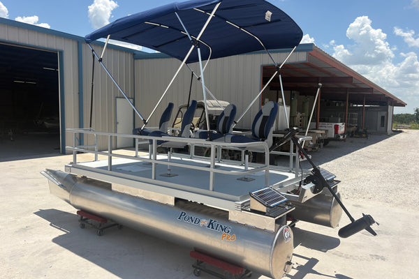 Located on the rear of this Pro, we have 2 solar battery chargers and the 80lb Minn Kota Traxxis 